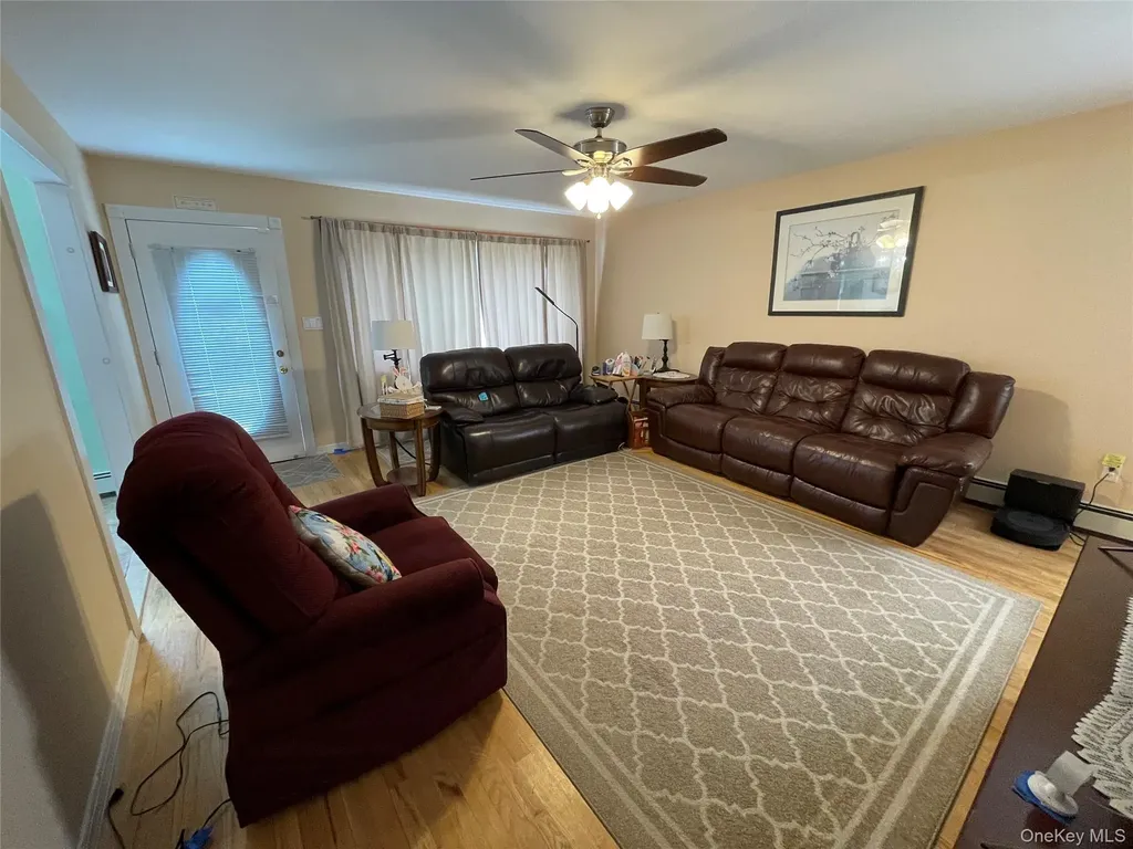 70 E Neptune Avenue Lindenhurst NY 11757