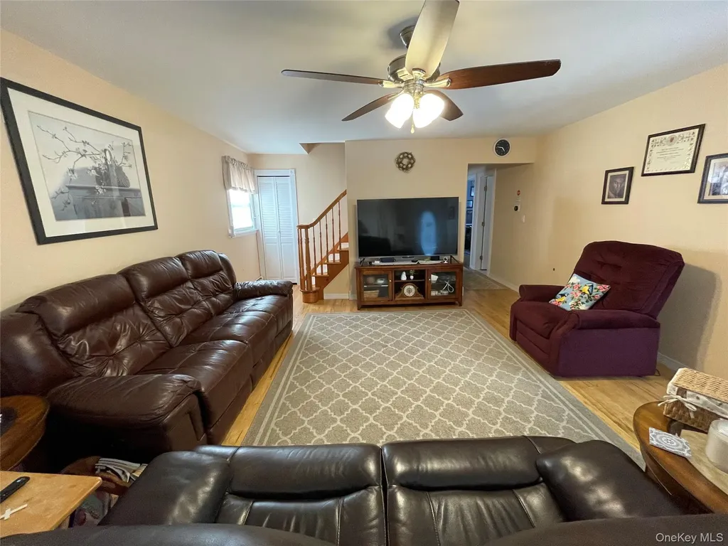 70 E Neptune Avenue Lindenhurst NY 11757