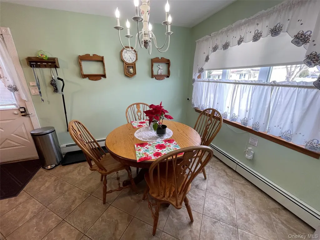 70 E Neptune Avenue Lindenhurst NY 11757