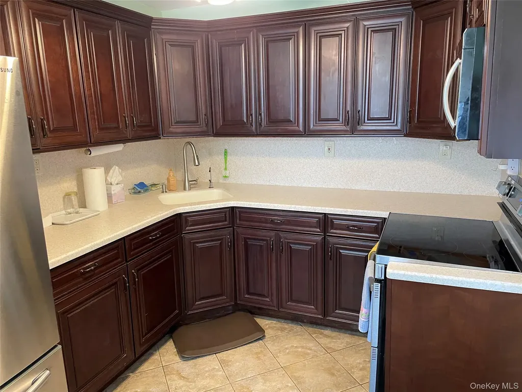 70 E Neptune Avenue Lindenhurst NY 11757