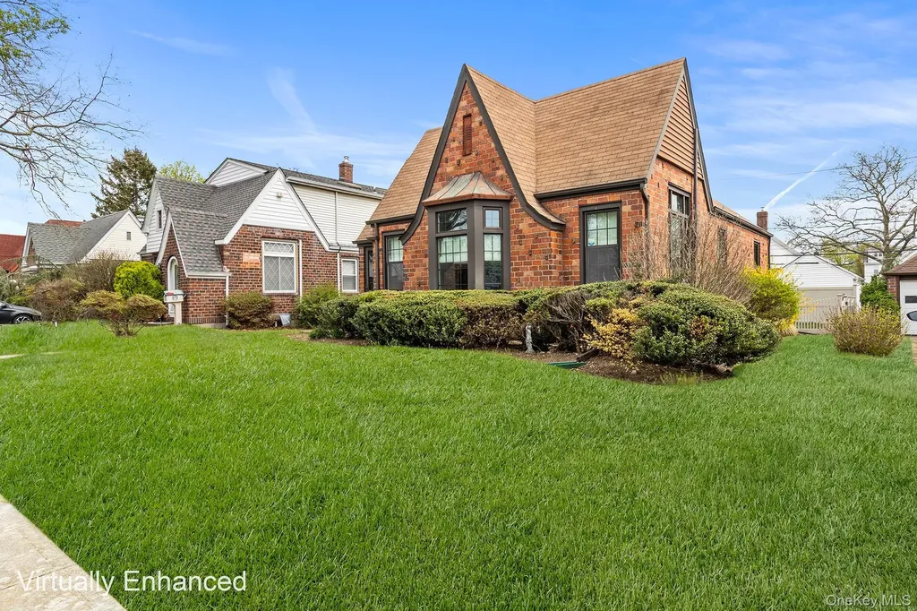 524 Concord Avenue Williston Park NY 11596