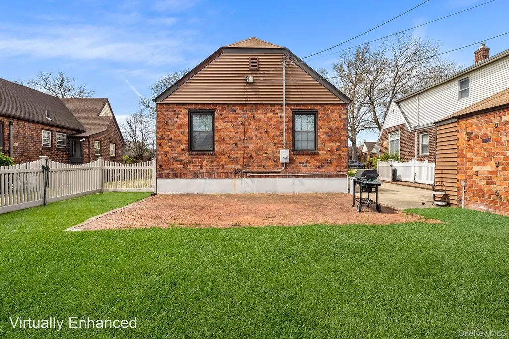 524 Concord Avenue Williston Park NY 11596