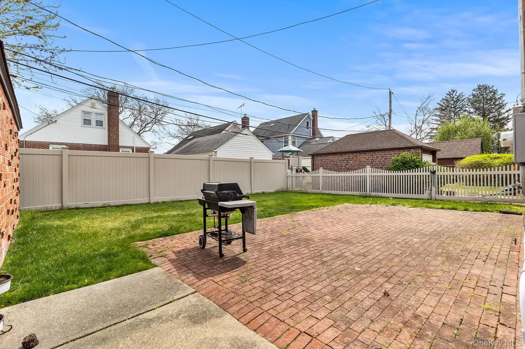 524 Concord Avenue Williston Park NY 11596