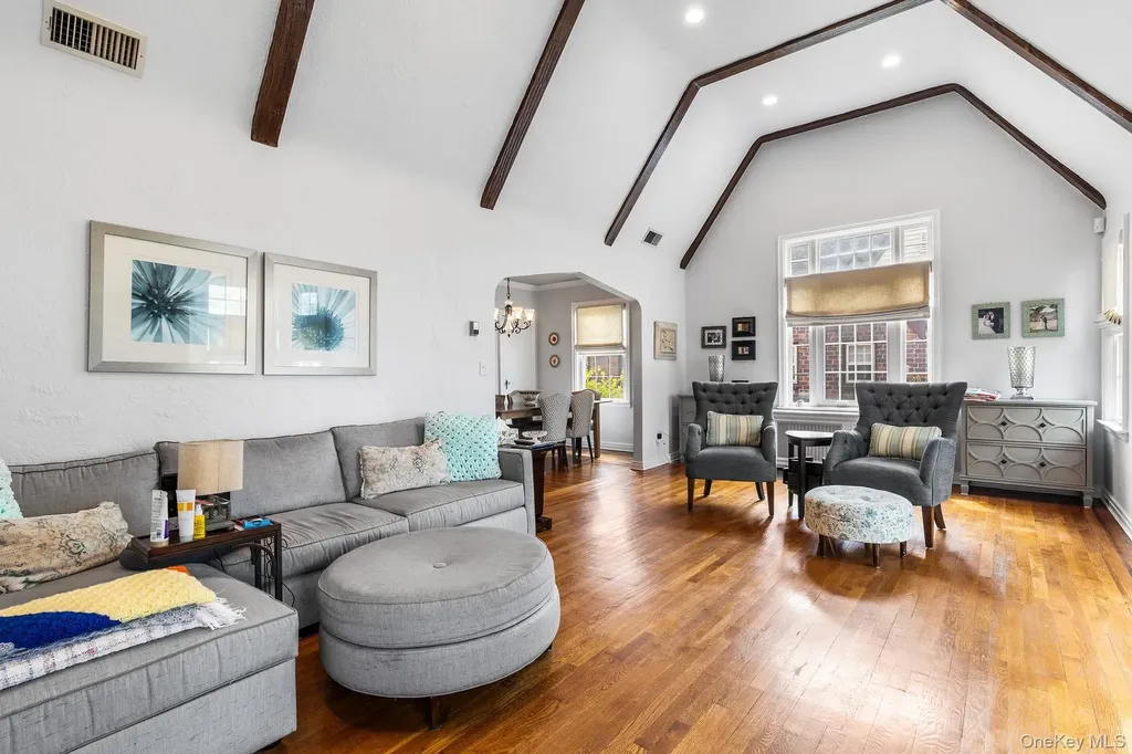 524 Concord Avenue Williston Park NY 11596