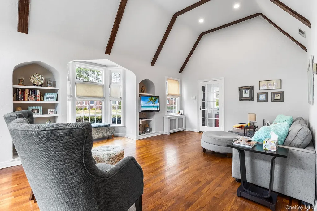 524 Concord Avenue Williston Park NY 11596