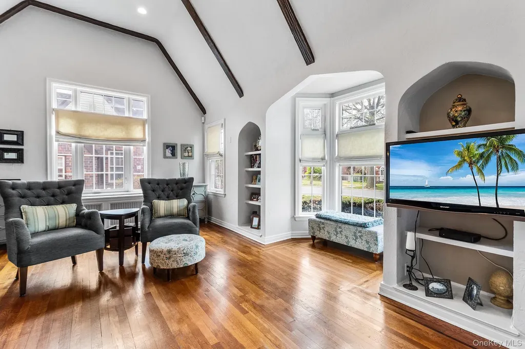 524 Concord Avenue Williston Park NY 11596