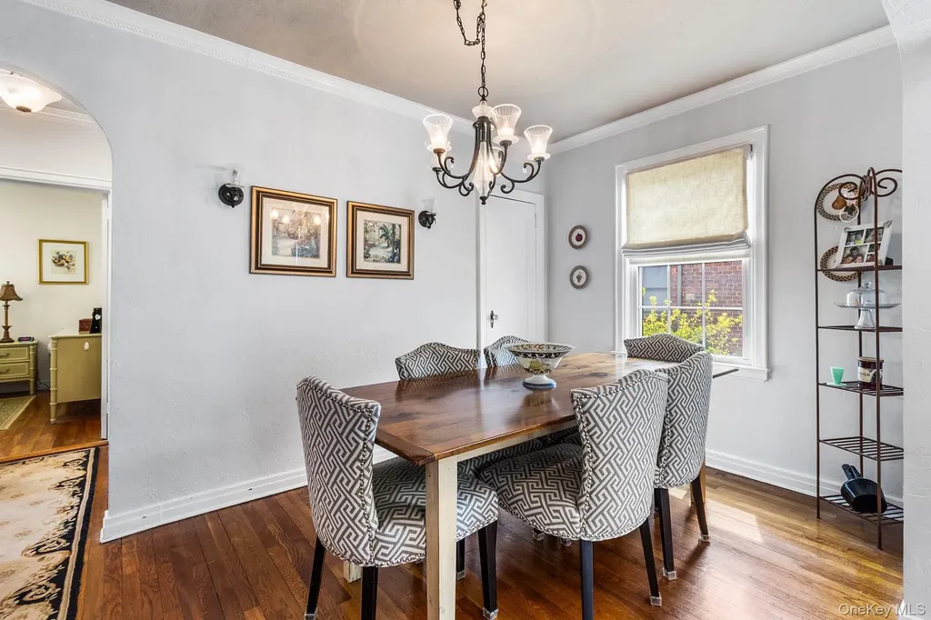 524 Concord Avenue Williston Park NY 11596