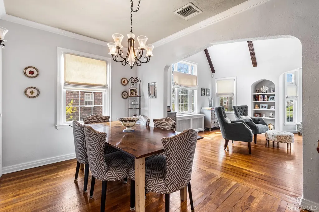 524 Concord Avenue Williston Park NY 11596