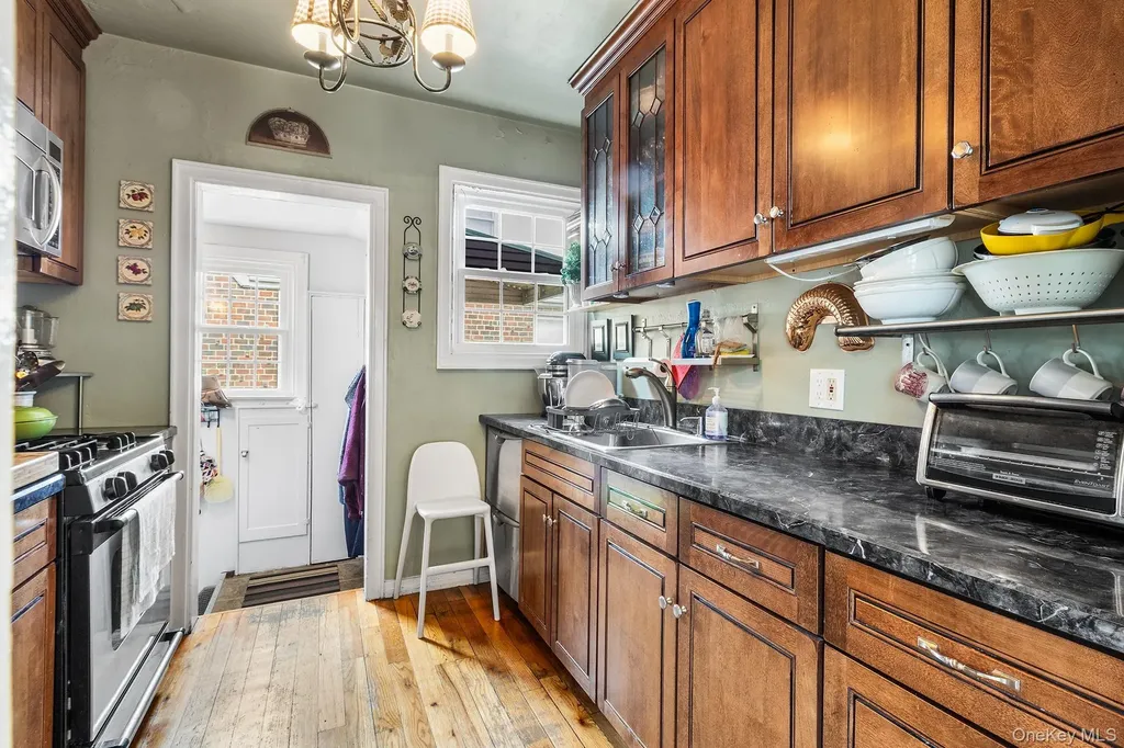 524 Concord Avenue Williston Park NY 11596