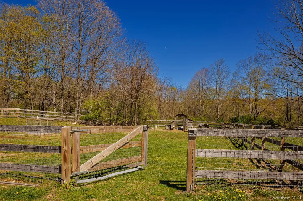 237-239 Pumpkin Lane Clinton Corners NY 12514