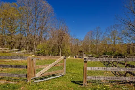 237-239 Pumpkin Lane Clinton Corners NY 12514