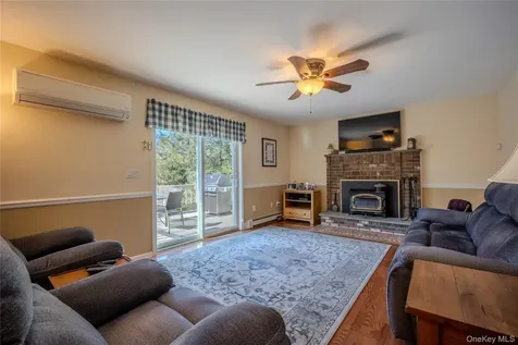 98 Leo Lane Poughquag NY 12570
