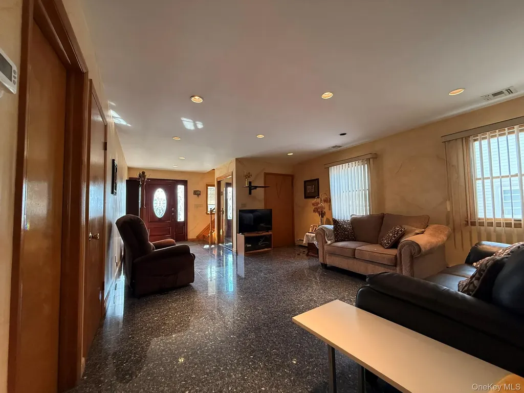 208 Doris Avenue Franklin Square NY 11010