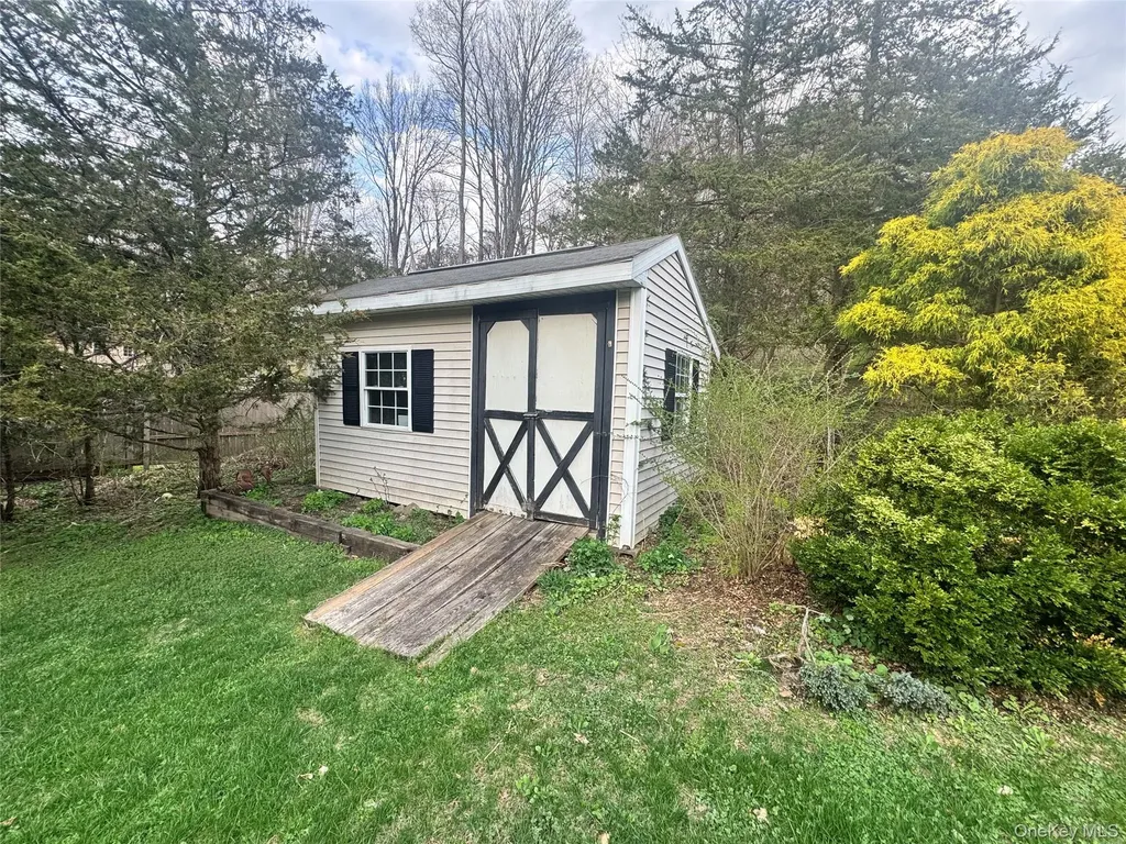 5 Red Cedar Lane Millerton NY 12546