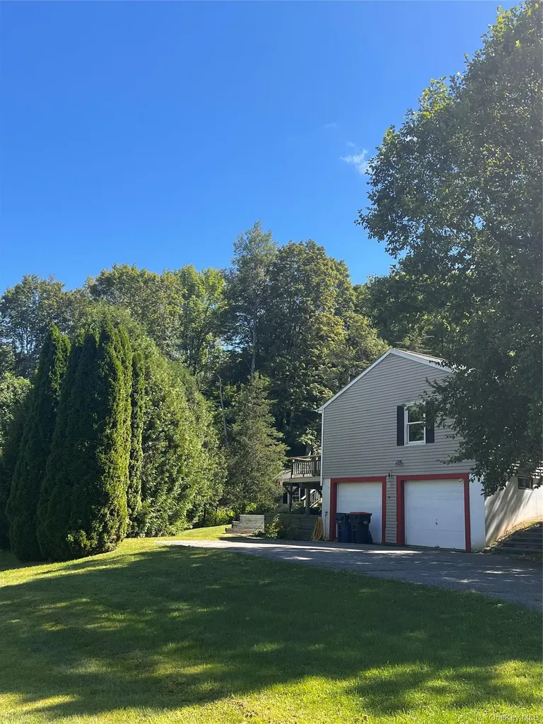 5 Red Cedar Lane Millerton NY 12546