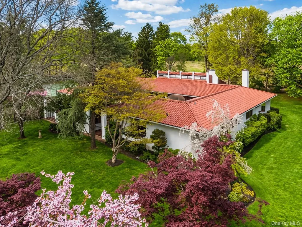 8 Plaka Court Old Brookville NY 11545