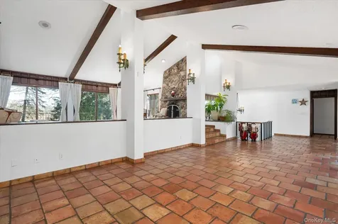 8 Plaka Court Old Brookville NY 11545