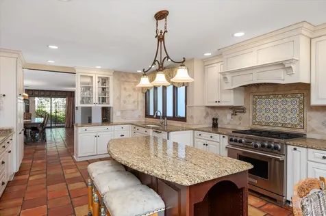 8 Plaka Court Old Brookville NY 11545