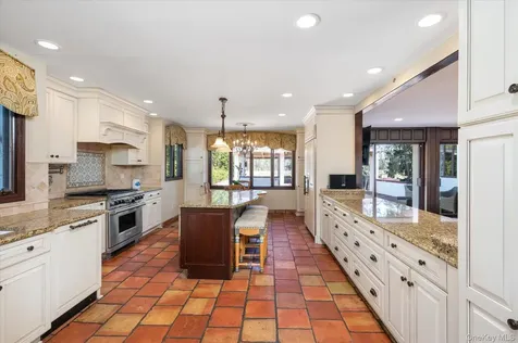 8 Plaka Court Old Brookville NY 11545
