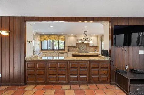 8 Plaka Court Old Brookville NY 11545