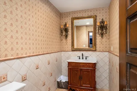 8 Plaka Court Old Brookville NY 11545
