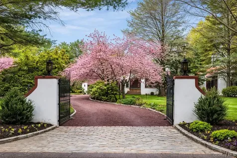 8 Plaka Court Old Brookville NY 11545