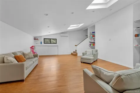 8 Plaka Court Old Brookville NY 11545