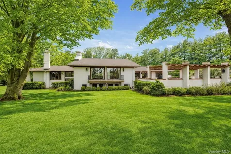 8 Plaka Court Old Brookville NY 11545