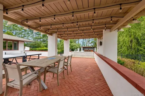 8 Plaka Court Old Brookville NY 11545
