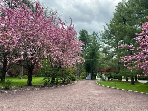 8 Plaka Court Old Brookville NY 11545