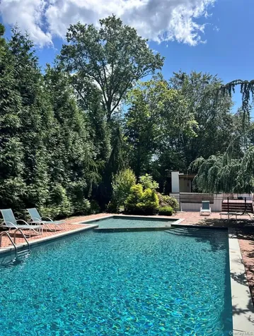 8 Plaka Court Old Brookville NY 11545