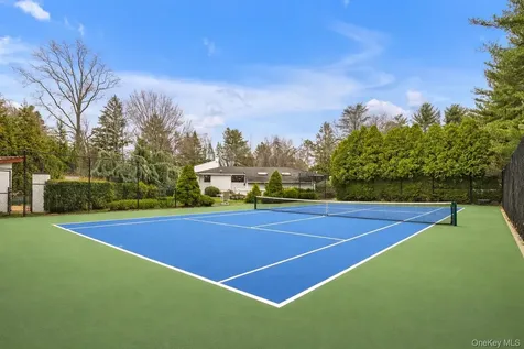 8 Plaka Court Old Brookville NY 11545
