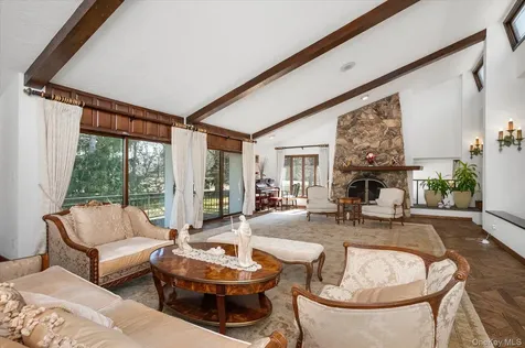 8 Plaka Court Old Brookville NY 11545