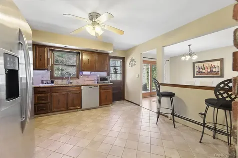 635 S Pascack Road Chestnut Ridge NY 10977