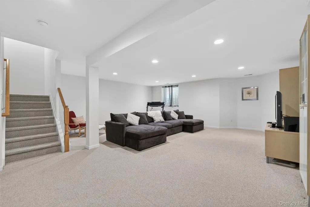 9 Cornwall Lane Middletown NY 10940