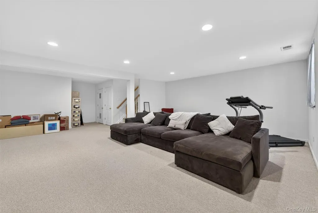 9 Cornwall Lane Middletown NY 10940