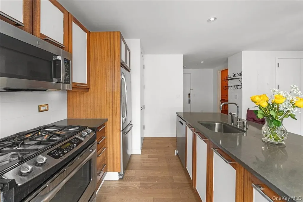 3585 Greystone Avenue Bronx NY 10463