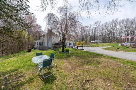 18 Powerline Lane Staatsburg NY 12580