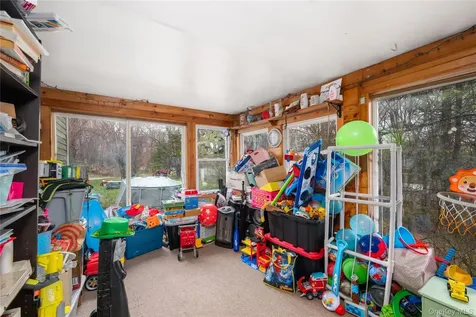 18 Powerline Lane Staatsburg NY 12580