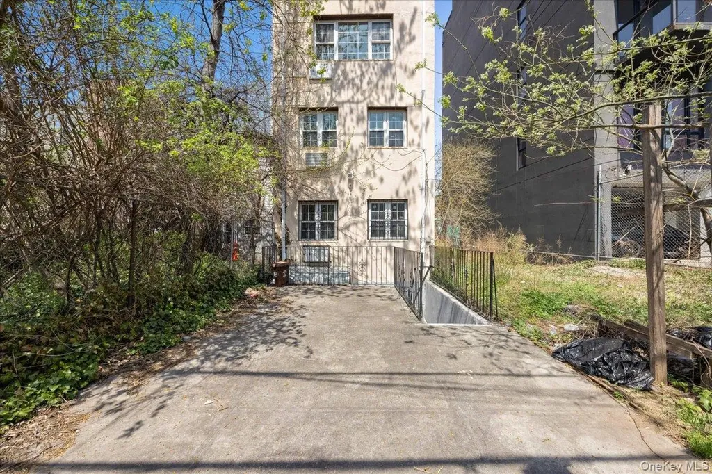 2284 Atlantic Avenue Brooklyn NY 11233