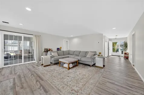 9 Vista Drive N Manorville NY 11949