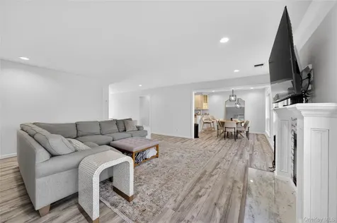 9 Vista Drive N Manorville NY 11949