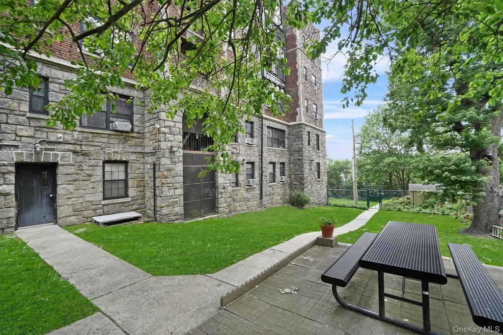 295 N Broadway Yonkers NY 10701