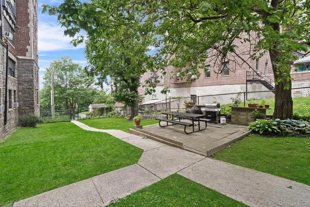 295 N Broadway Yonkers NY 10701