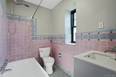 295 N Broadway Yonkers NY 10701