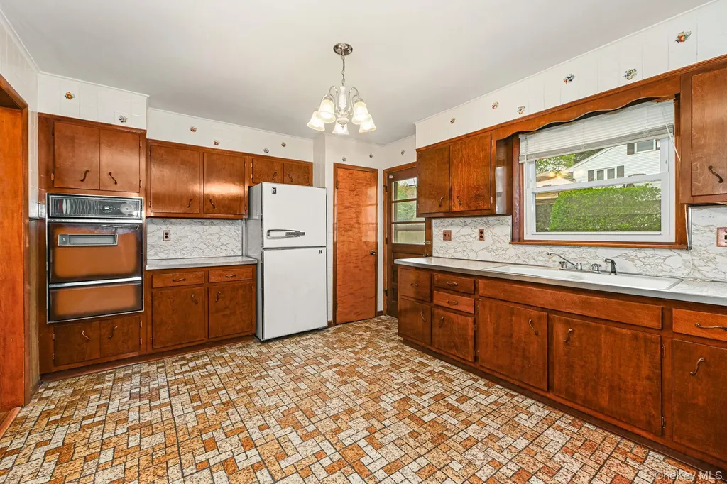32 Chase Avenue White Plains NY 10606