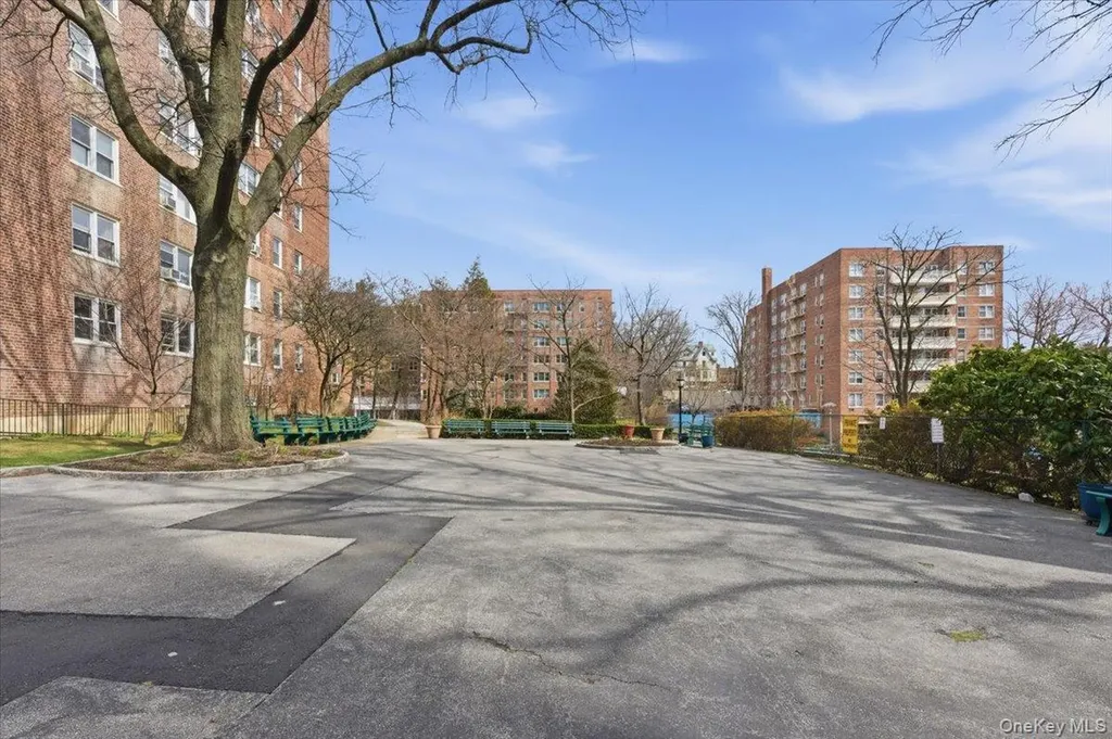 80 Knolls Crescent Bronx NY 10463