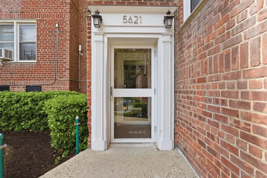 5621 Netherland Avenue Bronx NY 10471