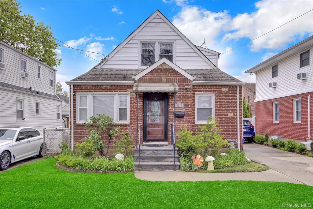 1312 Park Avenue New Hyde Park NY 11040