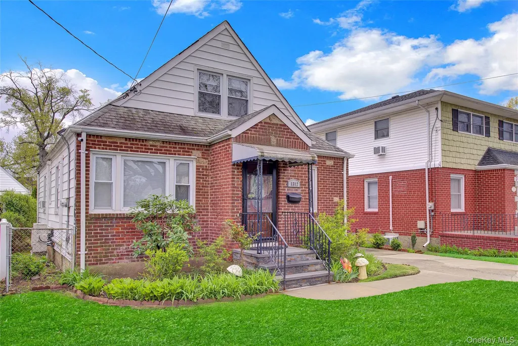 1312 Park Avenue New Hyde Park NY 11040
